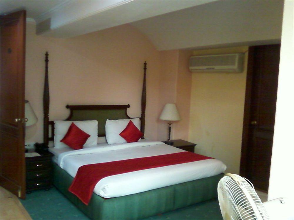 Treebo Corporate Park Hotell New Delhi Exteriör bild