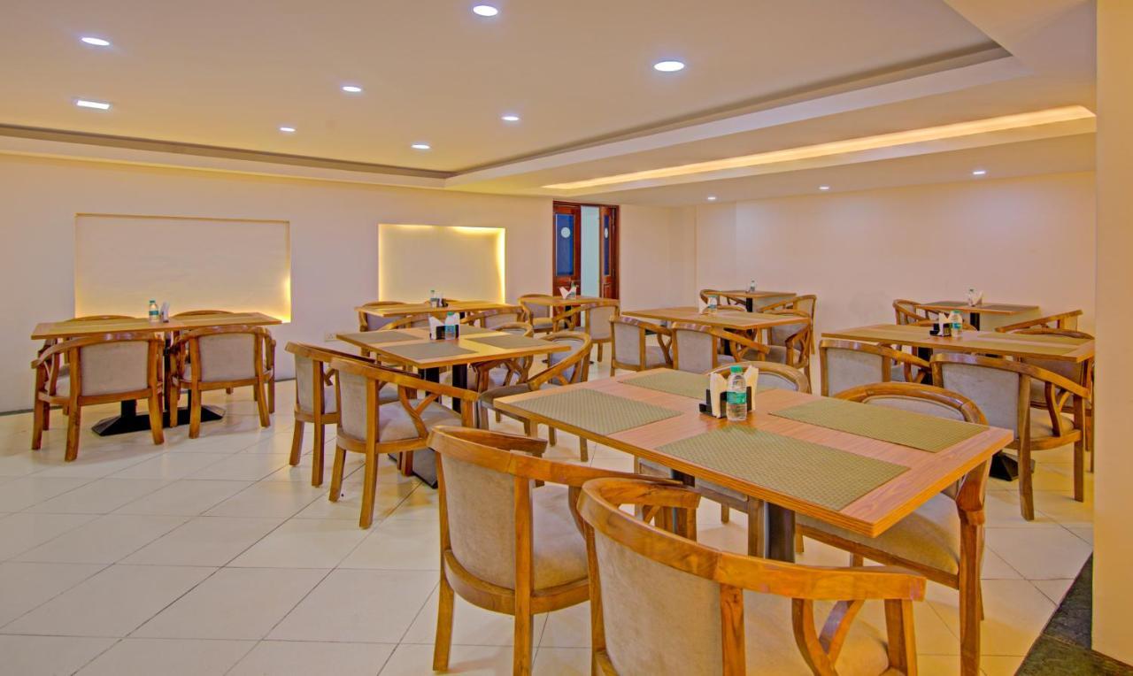 Treebo Corporate Park Hotell New Delhi Exteriör bild