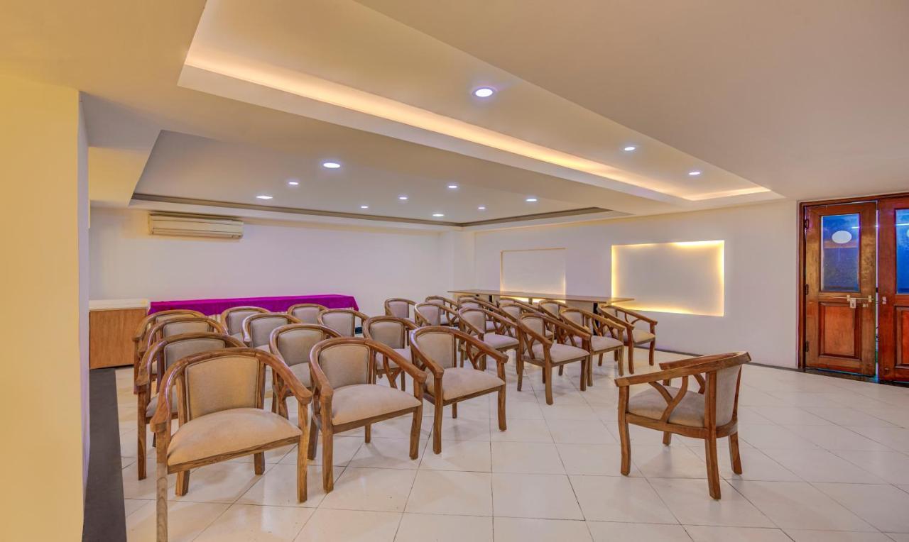 Treebo Corporate Park Hotell New Delhi Exteriör bild