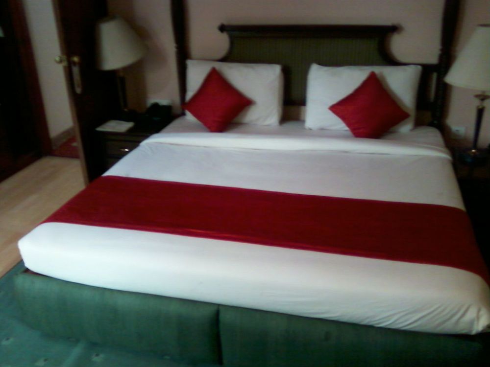 Treebo Corporate Park Hotell New Delhi Exteriör bild