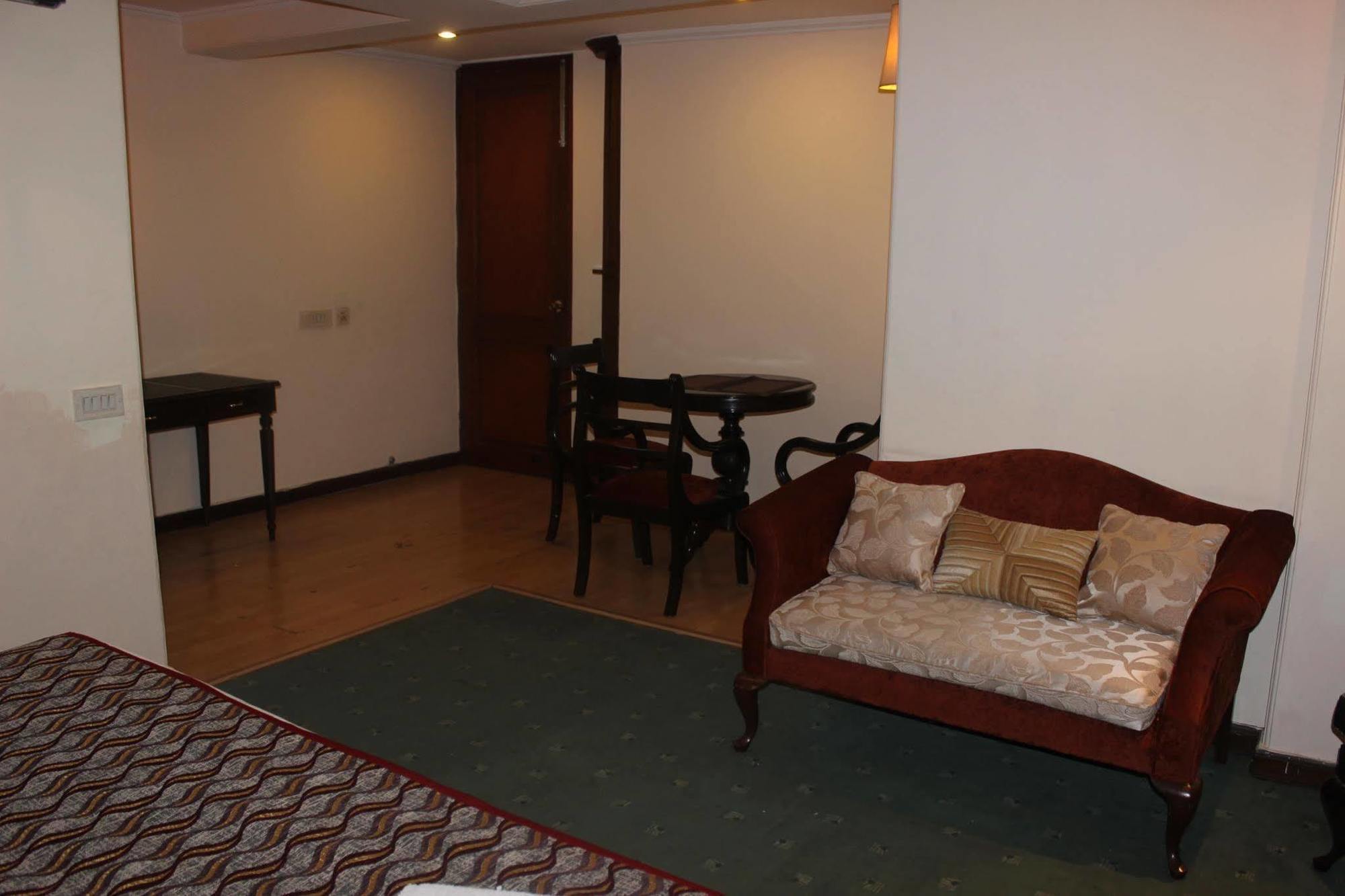 Treebo Corporate Park Hotell New Delhi Exteriör bild